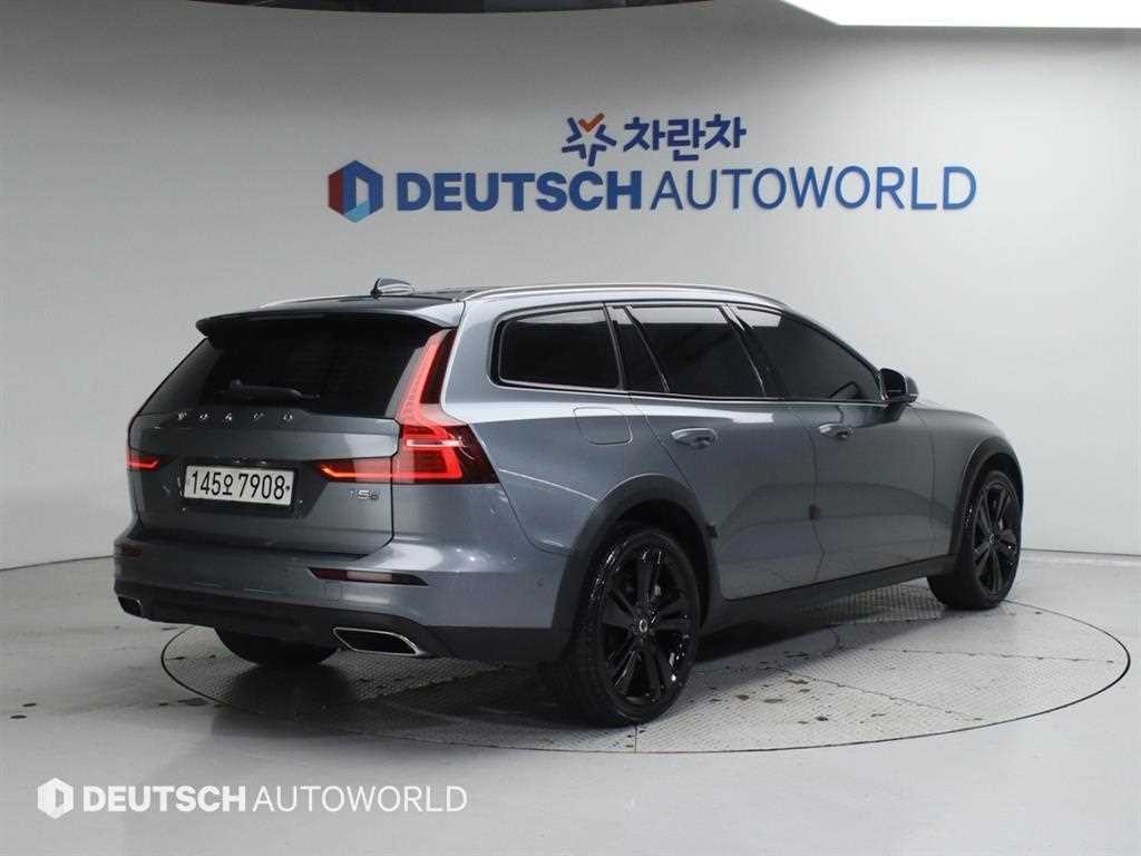 볼보 V60 V60 크로스 컨트리 2세대 2.0 T5 프로 AWD 이미지 2