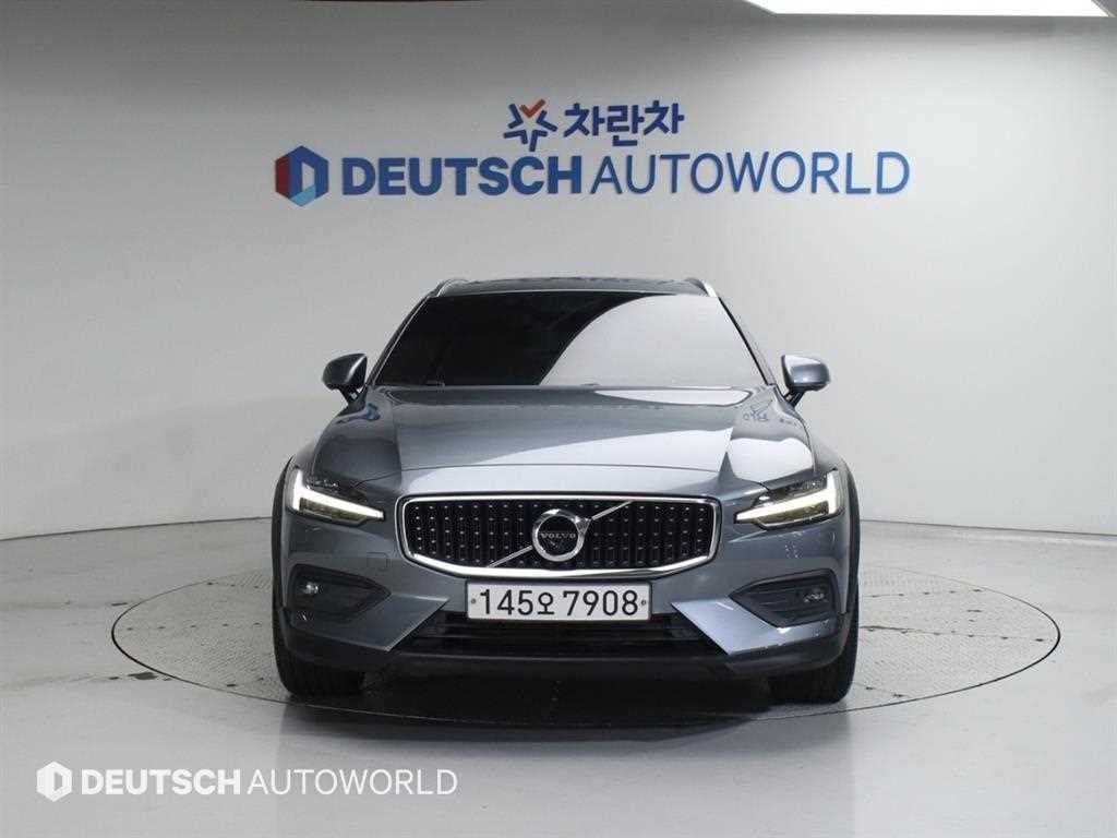 볼보 V60 V60 크로스 컨트리 2세대 2.0 T5 프로 AWD 이미지 3