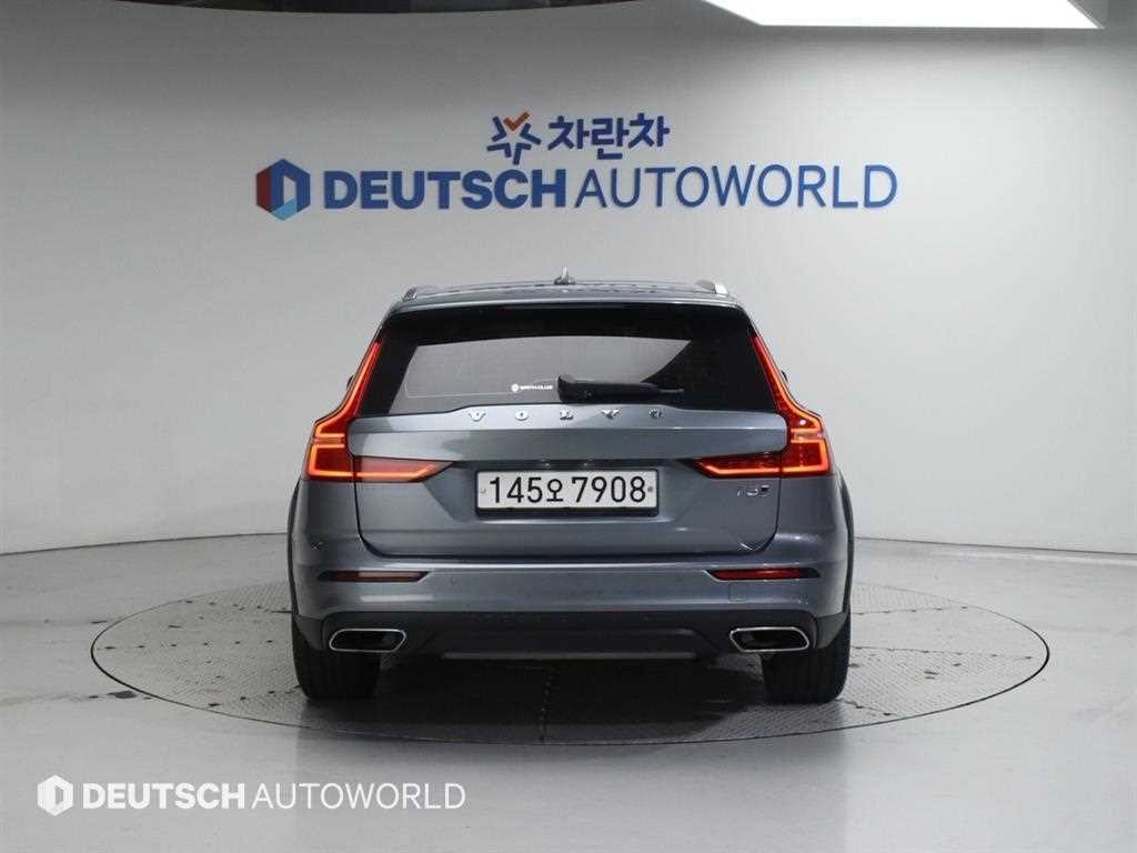 볼보 V60 V60 크로스 컨트리 2세대 2.0 T5 프로 AWD 이미지 4