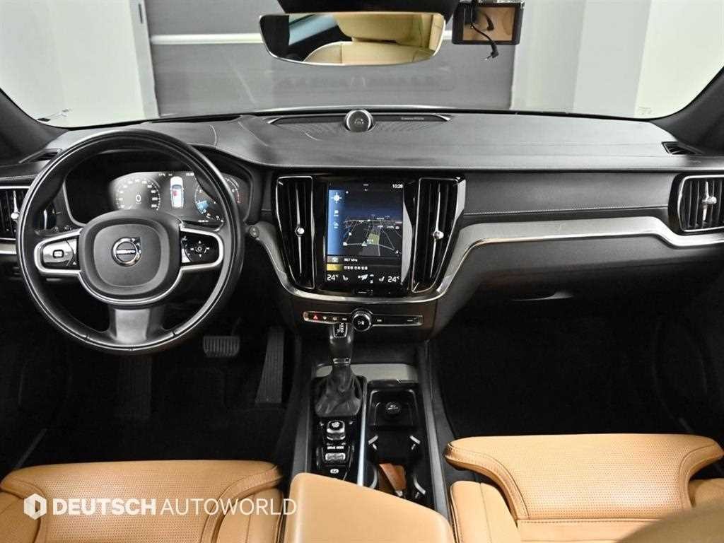 볼보 V60 V60 크로스 컨트리 2세대 2.0 T5 프로 AWD 이미지 7