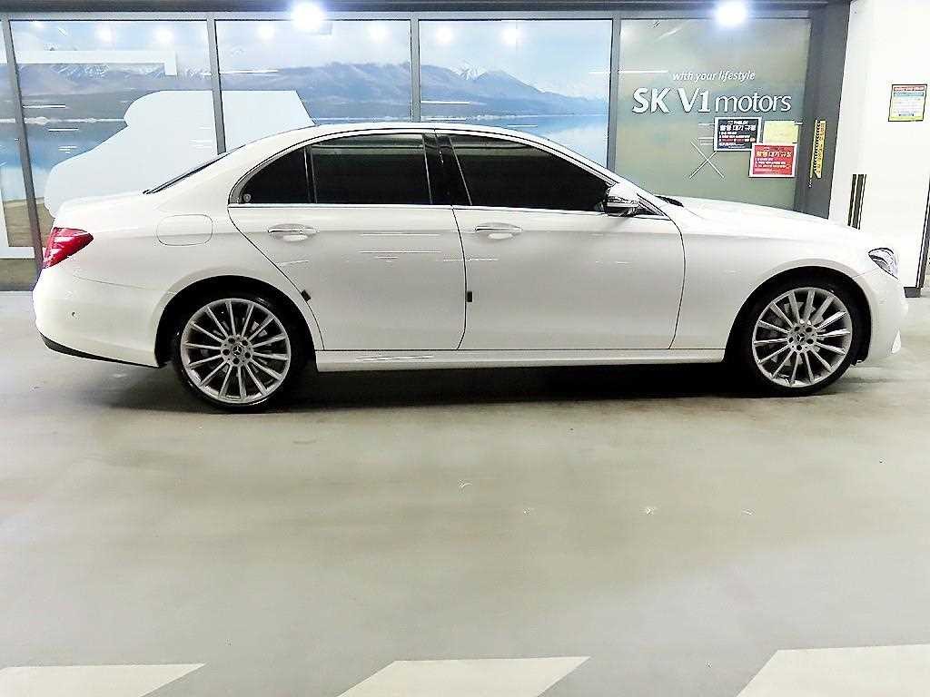 벤츠 E 클래스 E-클래스 W213 E350 4MATIC AMG LINE 이미지 3