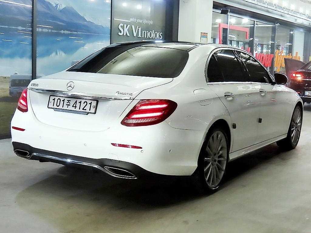 벤츠 E 클래스 E-클래스 W213 E350 4MATIC AMG LINE 이미지 4