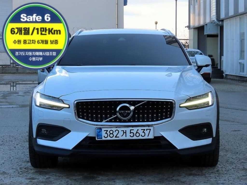 볼보 V60 V60 크로스 컨트리 2세대 2.0 B5 프로 AWD 이미지 1