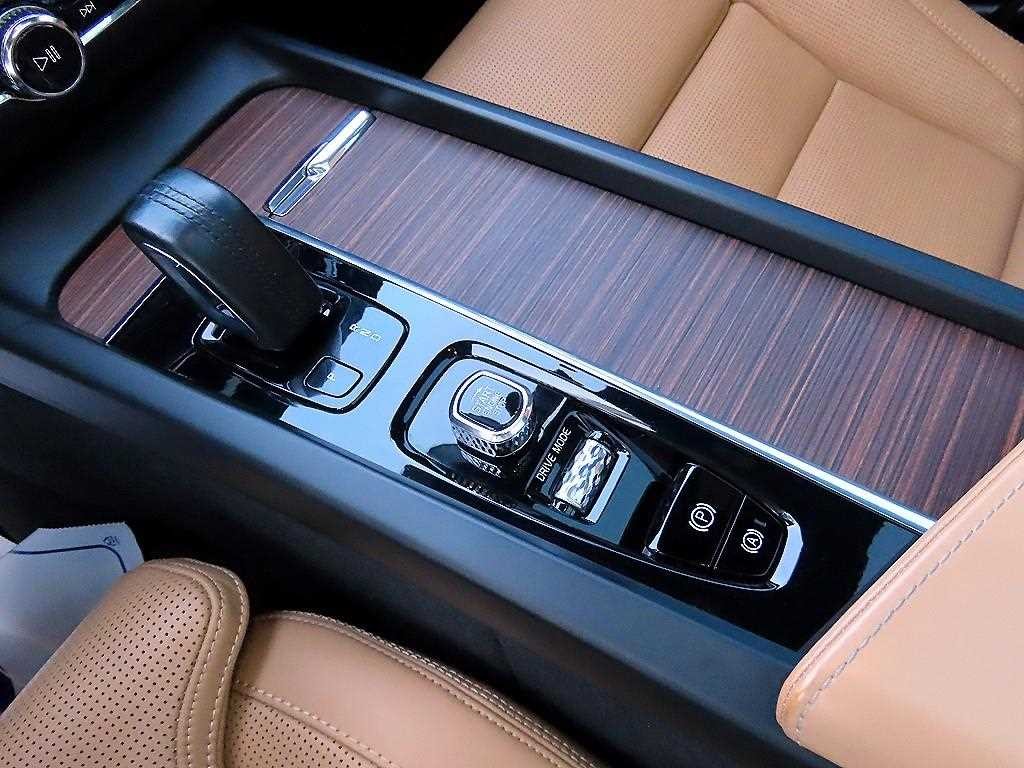 볼보 V60 V60 크로스 컨트리 2세대 2.0 B5 프로 AWD 이미지 11
