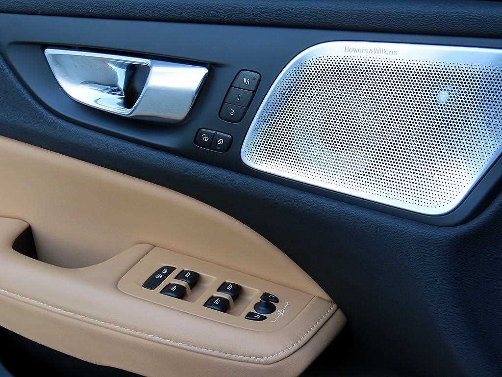 볼보 V60 V60 크로스 컨트리 2세대 2.0 B5 프로 AWD 이미지 12