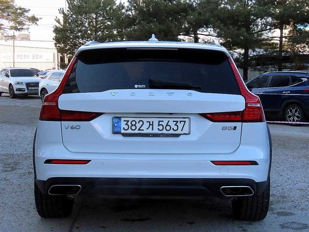 볼보 V60 V60 크로스 컨트리 2세대 2.0 B5 프로 AWD 이미지 4