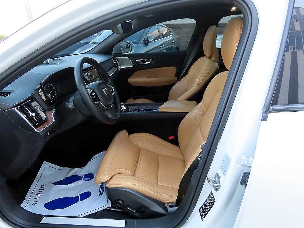볼보 V60 V60 크로스 컨트리 2세대 2.0 B5 프로 AWD 이미지 5