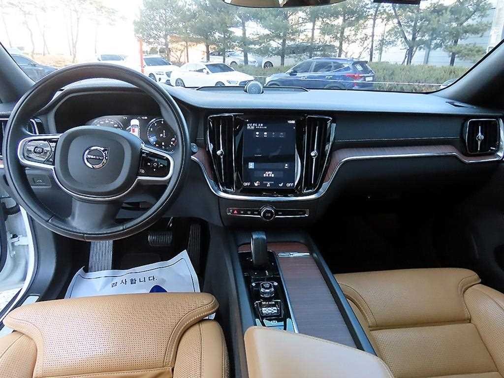 볼보 V60 V60 크로스 컨트리 2세대 2.0 B5 프로 AWD 이미지 7