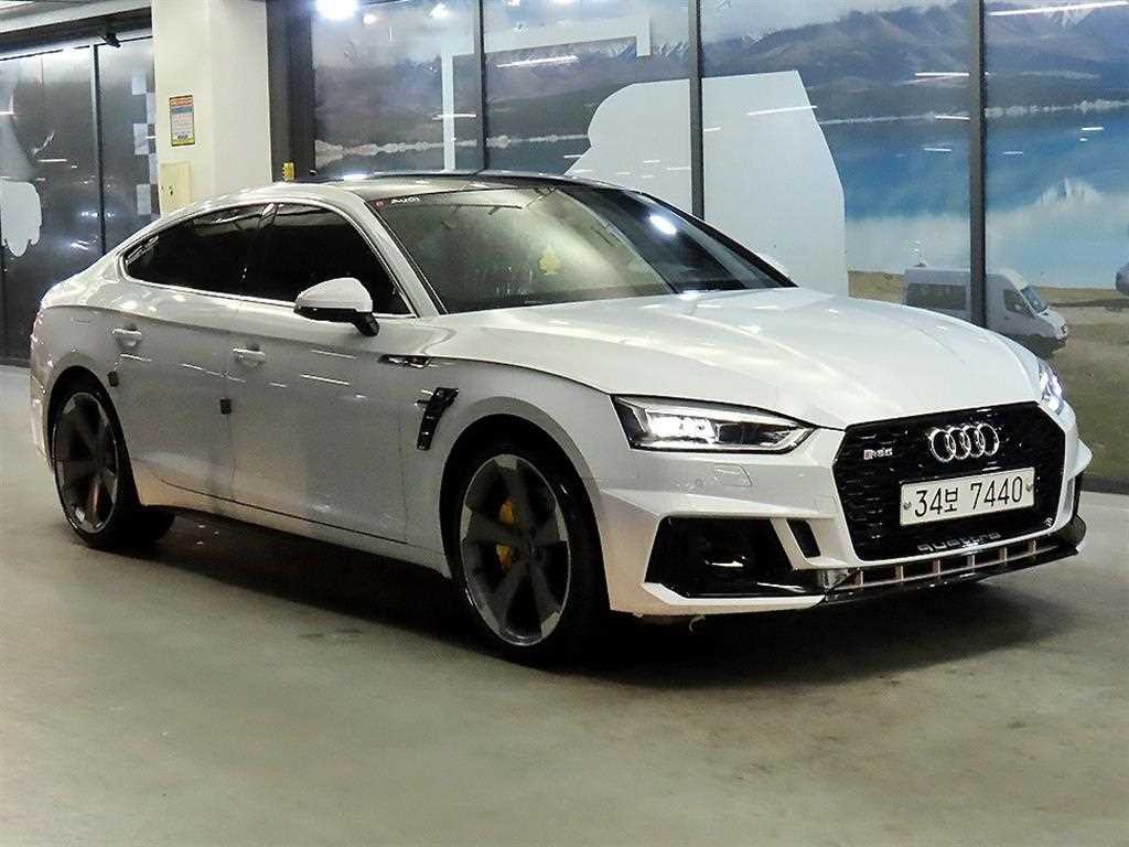 아우디 A5 A5 (F5) 45 TFSI 콰트로 프리미엄 스포트백 이미지 1