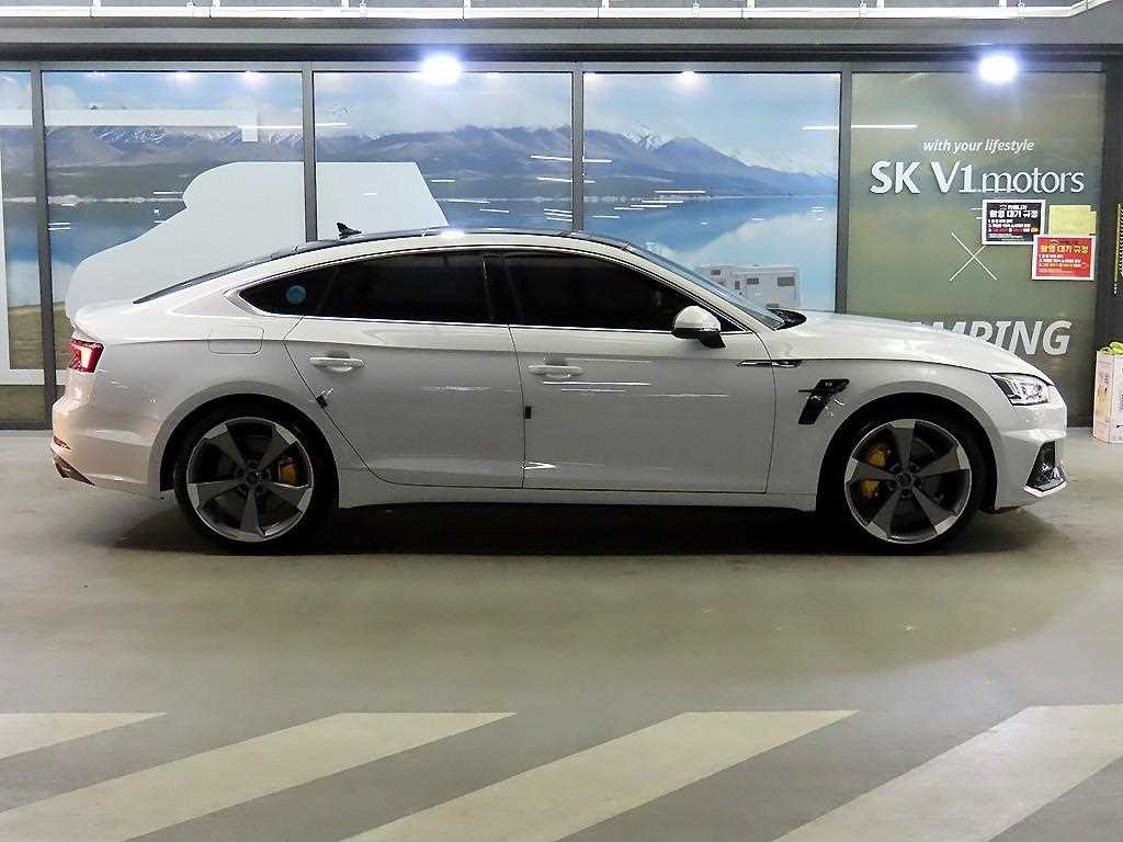 아우디 A5 A5 (F5) 45 TFSI 콰트로 프리미엄 스포트백 이미지 3