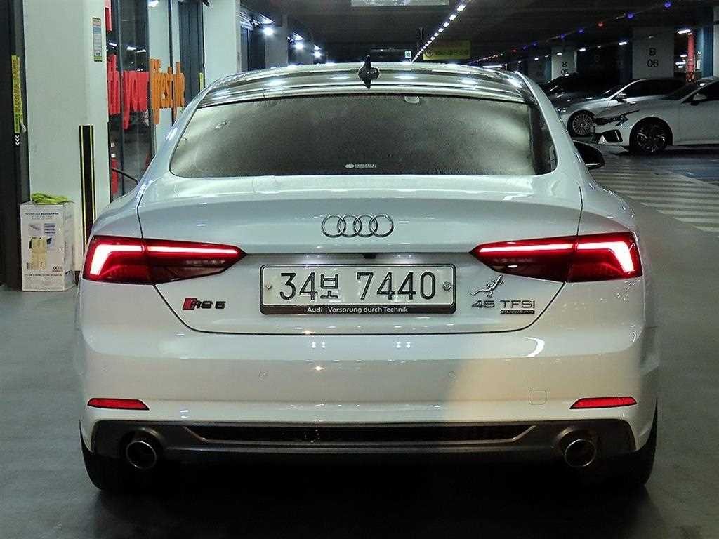 아우디 A5 A5 (F5) 45 TFSI 콰트로 프리미엄 스포트백 이미지 5