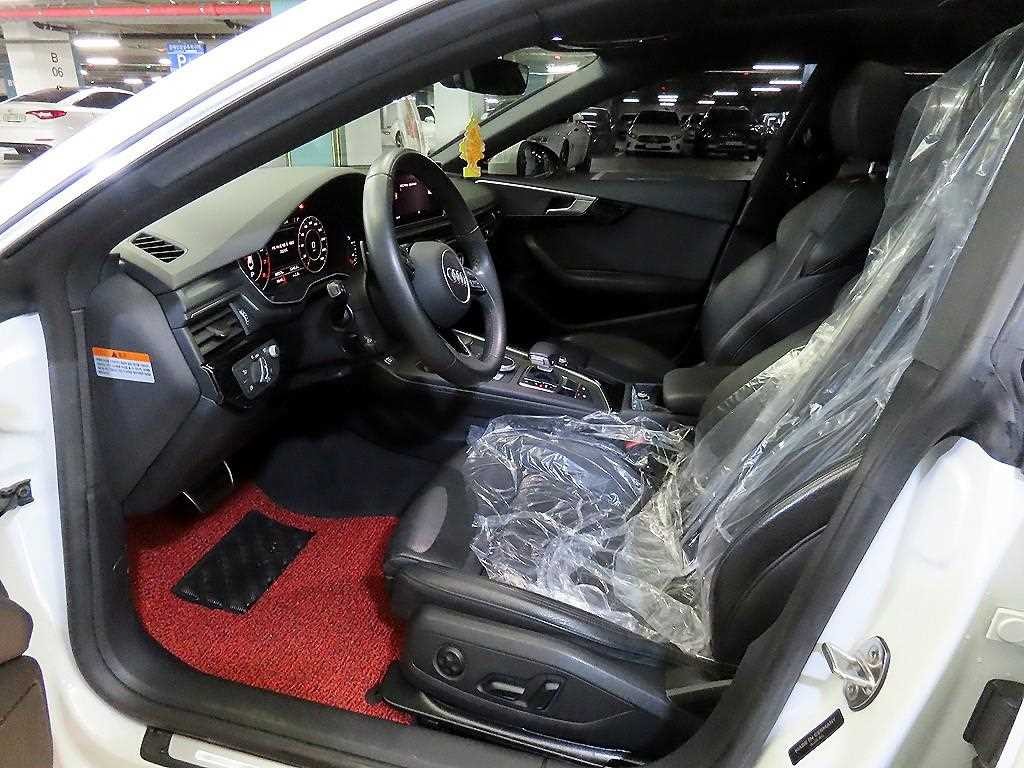 아우디 A5 A5 (F5) 45 TFSI 콰트로 프리미엄 스포트백 이미지 6