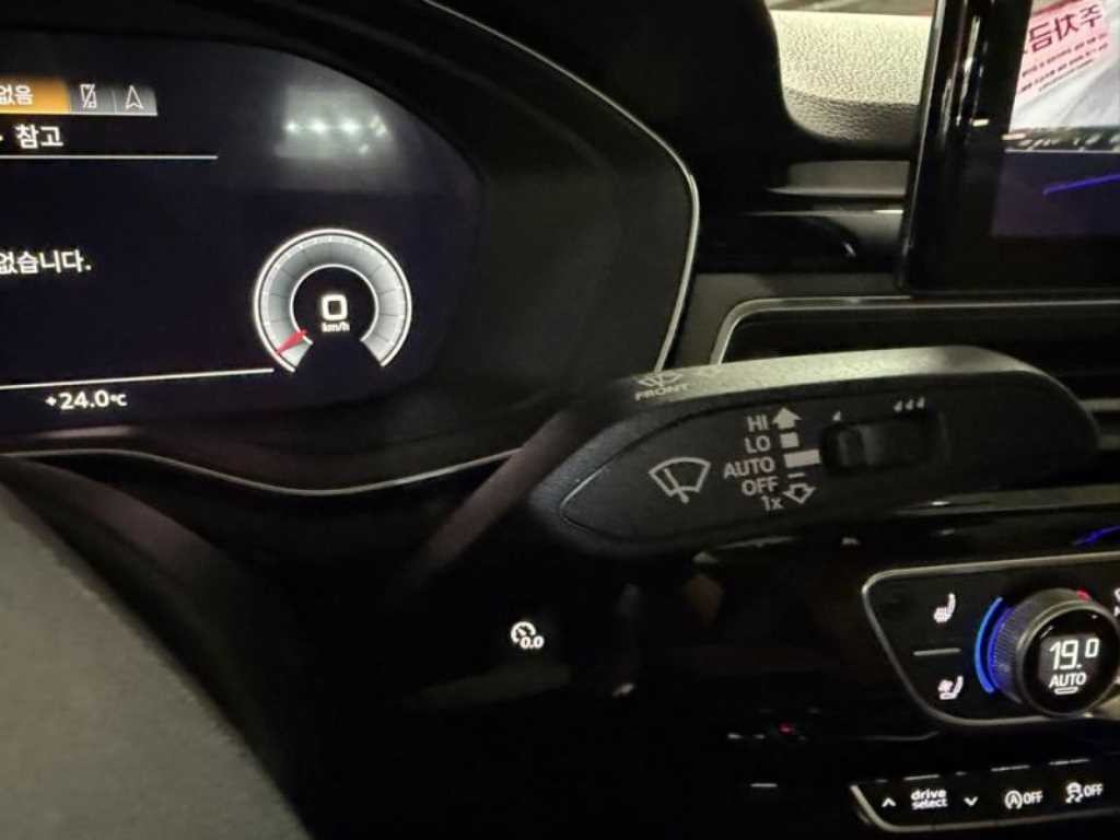 아우디 A4 A4 (B9) 40 TFSI 프리미엄 이미지 16