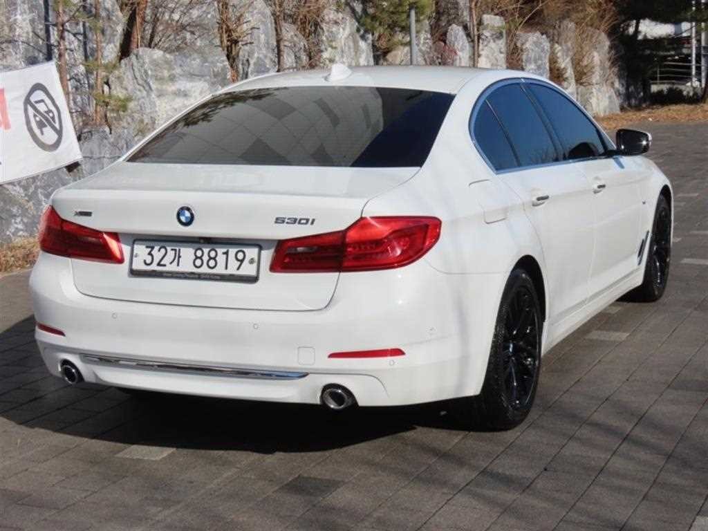 BMW 5시리즈 5시리즈 (G30) 520i 럭셔리 플러스 이미지 3
