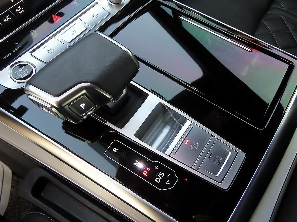 아우디 Q7 Q7 (4M) 55 TFSI 콰트로 프리미엄 이미지 11