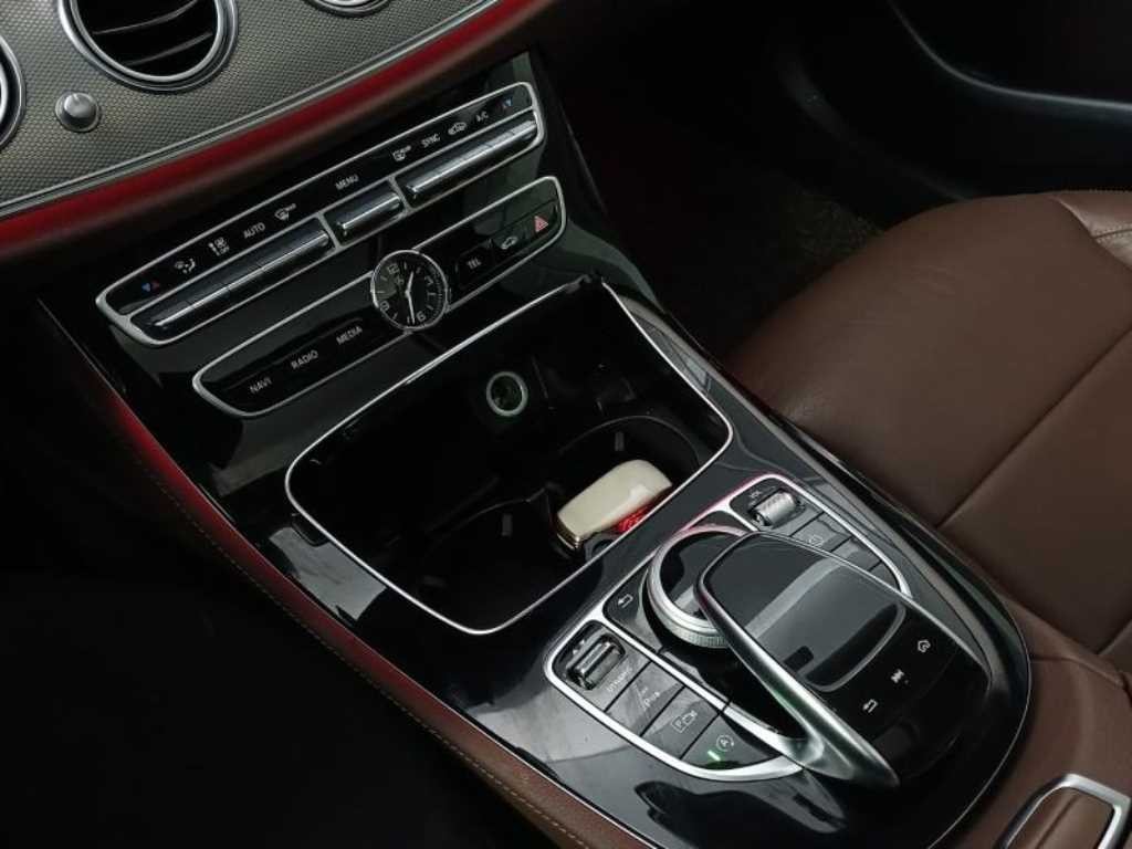 벤츠 E 클래스 E-클래스 W213 E200 아방가르드 이미지 16