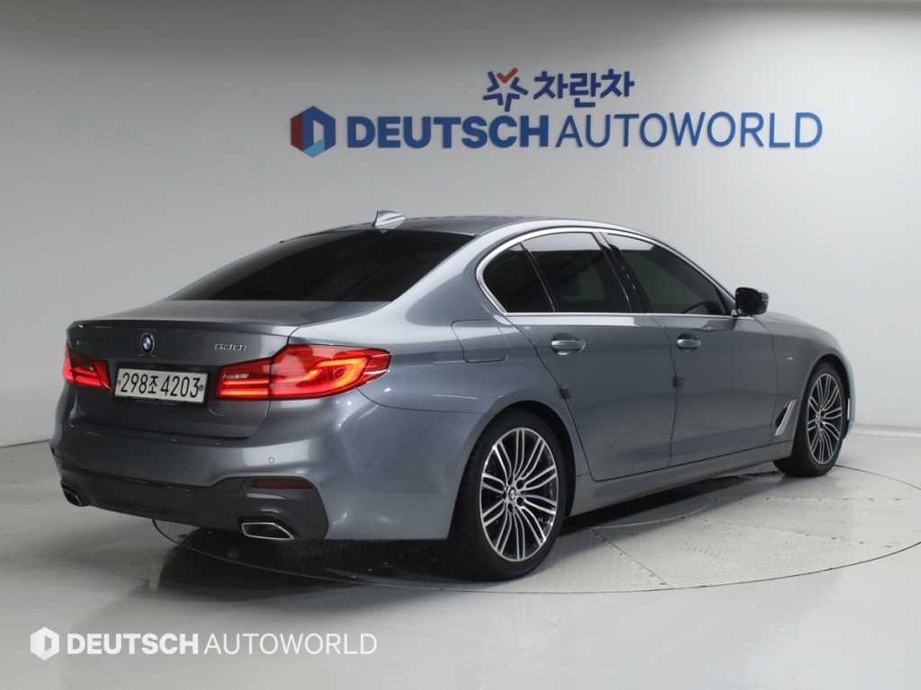 BMW 5시리즈 5시리즈 (G30) 530i xDrive M 스포츠 플러스 이미지 2
