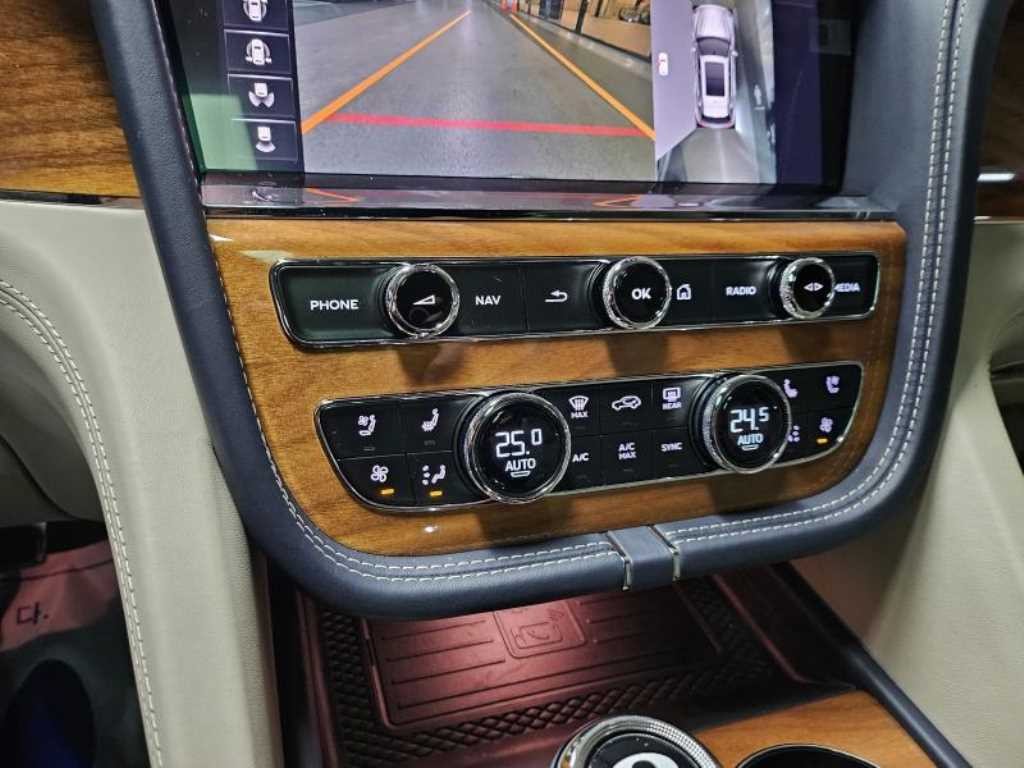 벤틀리 벤테이가 4.0 V8 이미지 12