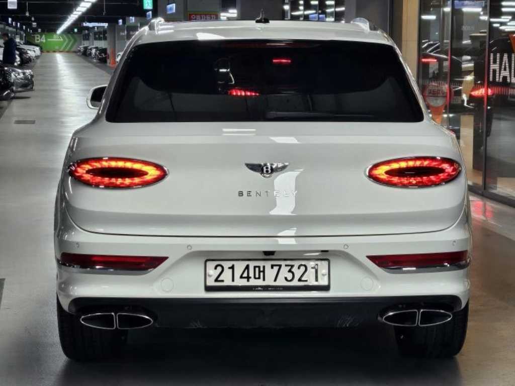 벤틀리 벤테이가 4.0 V8 이미지 3