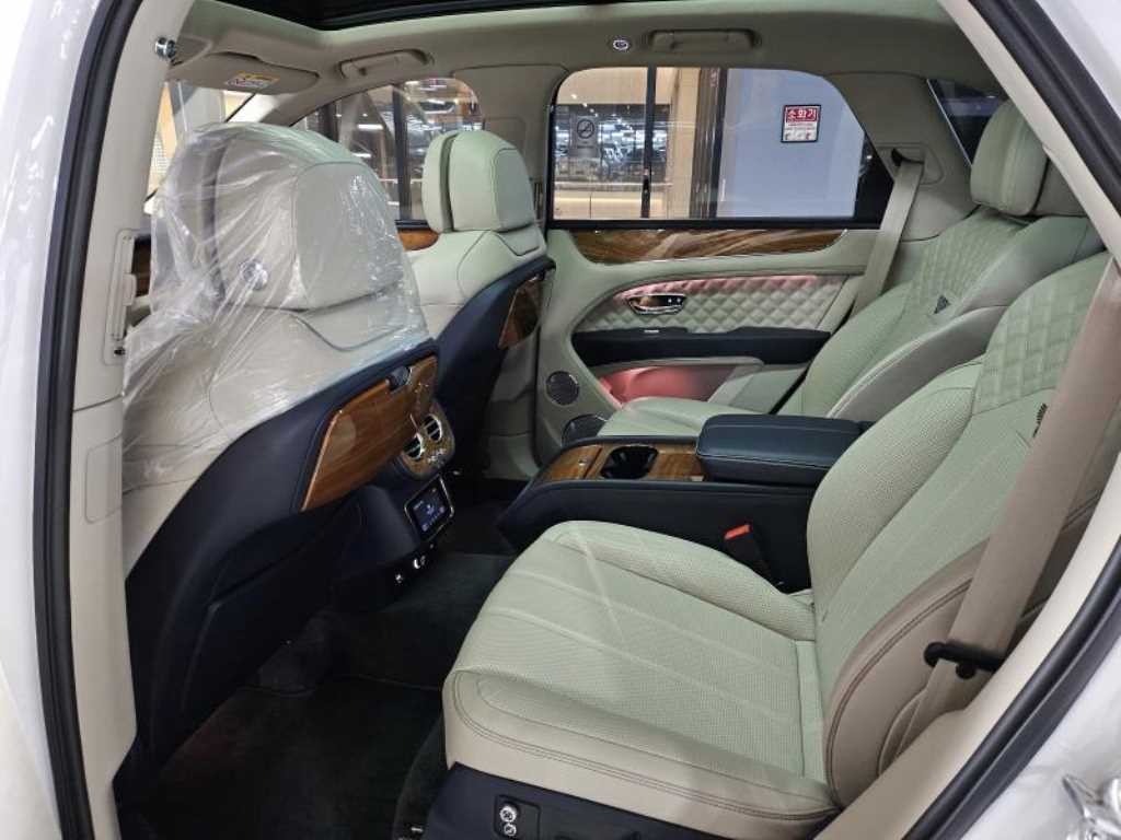 벤틀리 벤테이가 4.0 V8 이미지 6