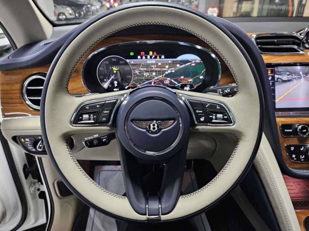벤틀리 벤테이가 4.0 V8 이미지 8