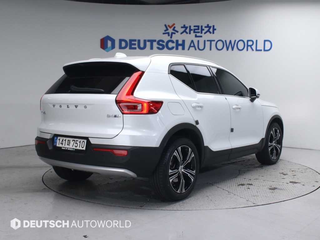 볼보 XC40 B4 AWD 인스크립션 이미지 2