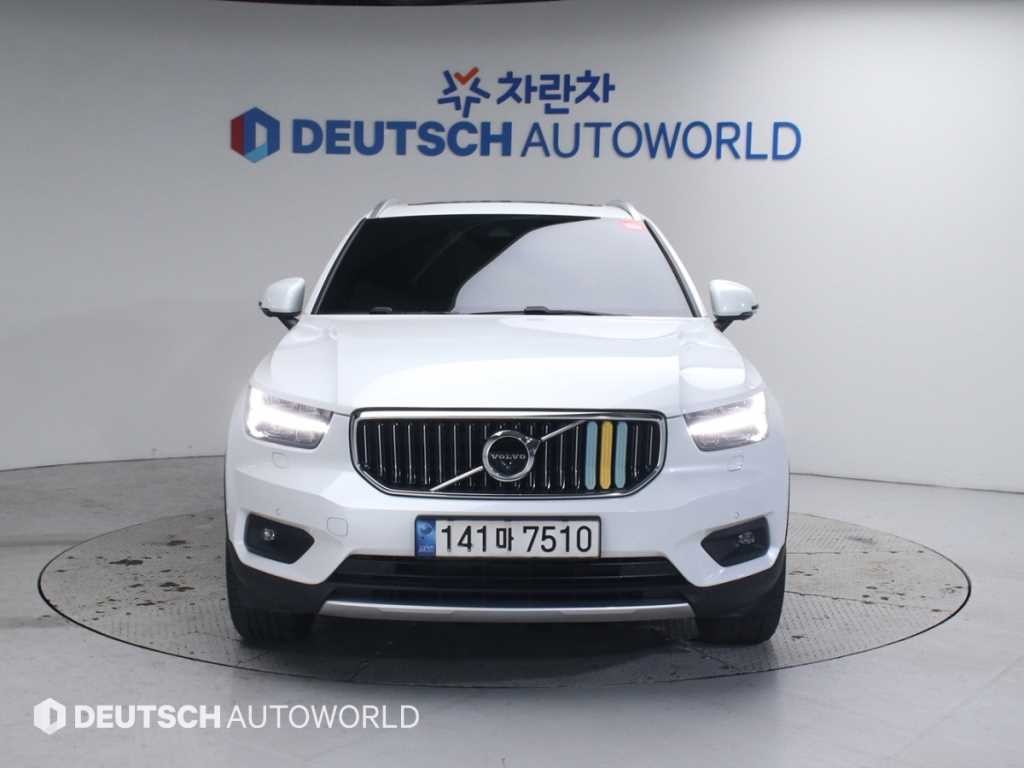 볼보 XC40 B4 AWD 인스크립션 이미지 3