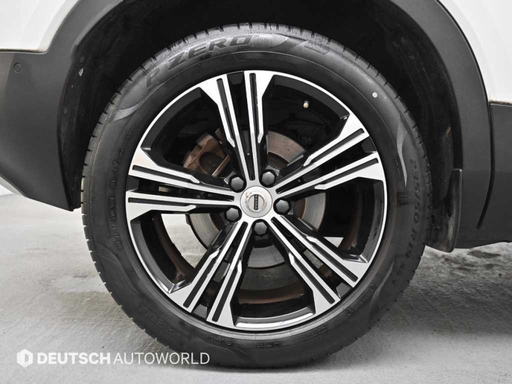 볼보 XC40 B4 AWD 인스크립션 이미지 5