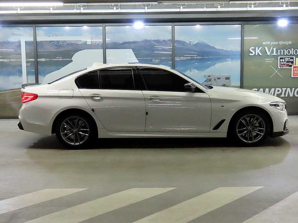 BMW 5시리즈 5시리즈 (G30) 530i M 스포츠 플러스 이미지 3
