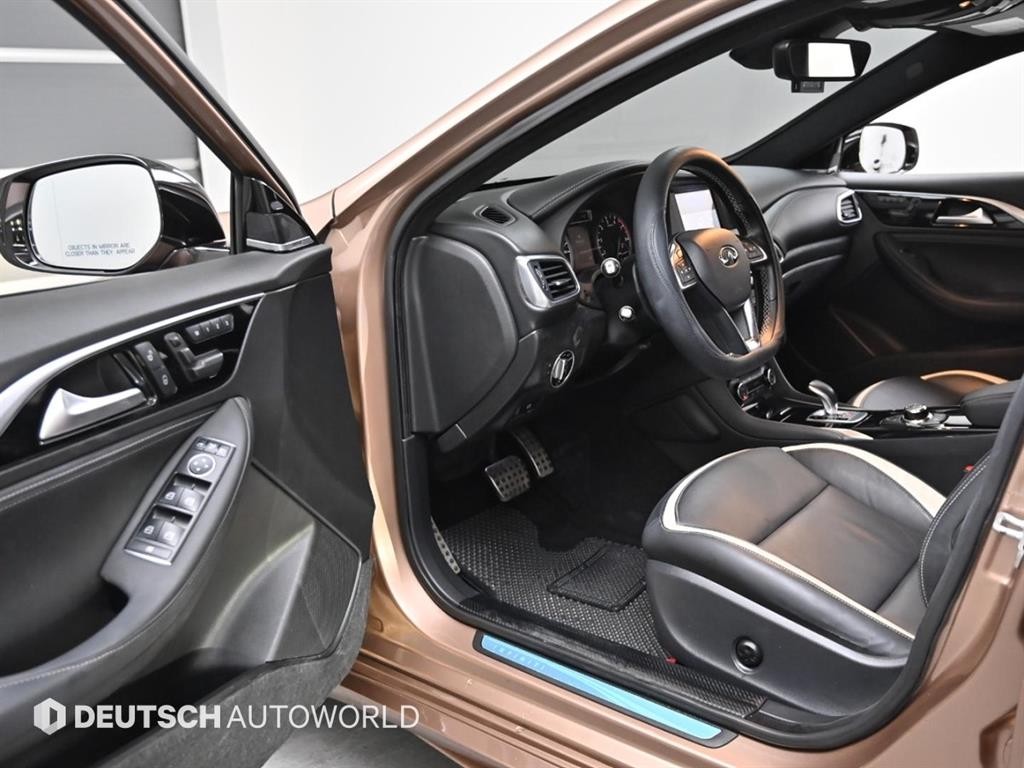 인피니티 Q Q30 2.0 익스클루시브 이미지 11