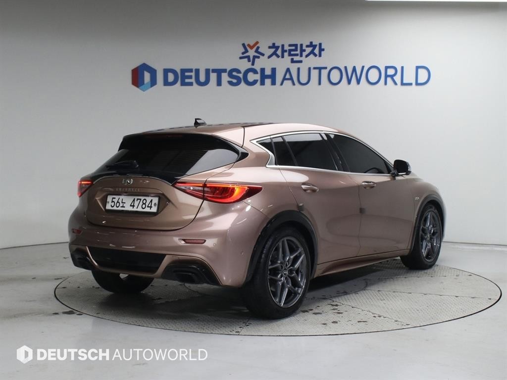 인피니티 Q Q30 2.0 익스클루시브 이미지 2