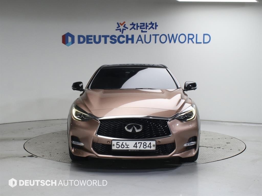 인피니티 Q Q30 2.0 익스클루시브 이미지 3