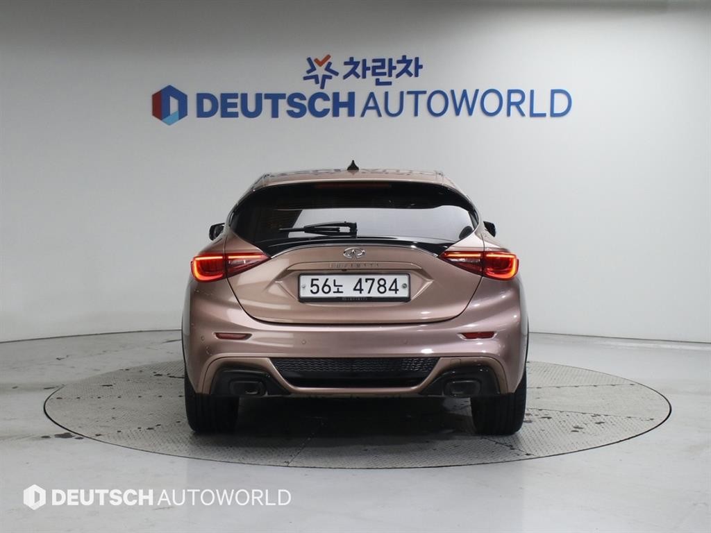 인피니티 Q Q30 2.0 익스클루시브 이미지 4
