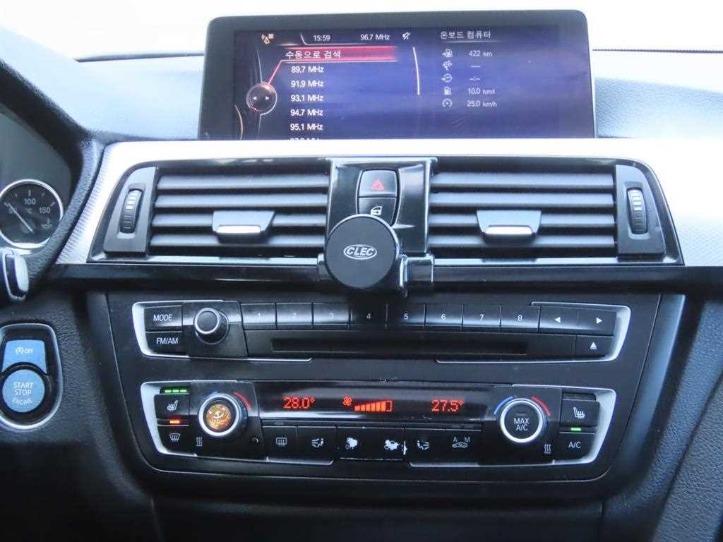 BMW 3시리즈 3시리즈 (F30) 320d xDRIVE 투어링 M 스포츠 이미지 12