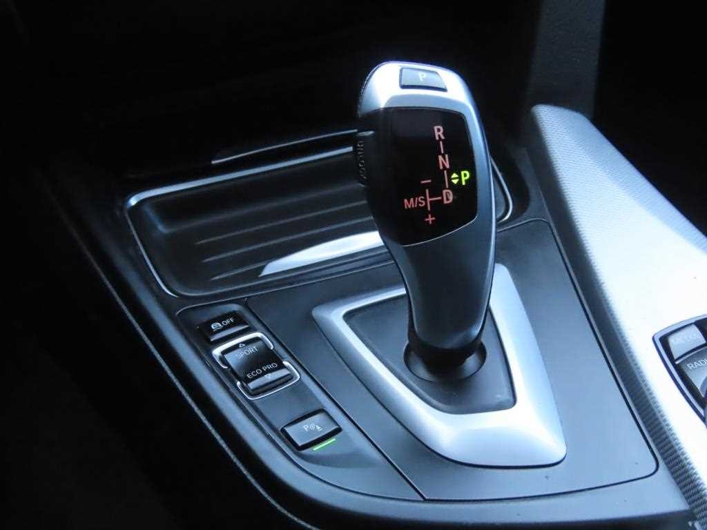 BMW 3시리즈 3시리즈 (F30) 320d xDRIVE 투어링 M 스포츠 이미지 13
