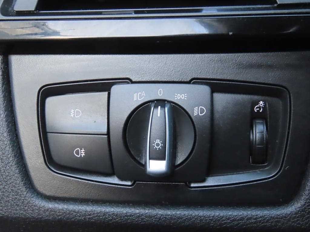BMW 3시리즈 3시리즈 (F30) 320d xDRIVE 투어링 M 스포츠 이미지 16