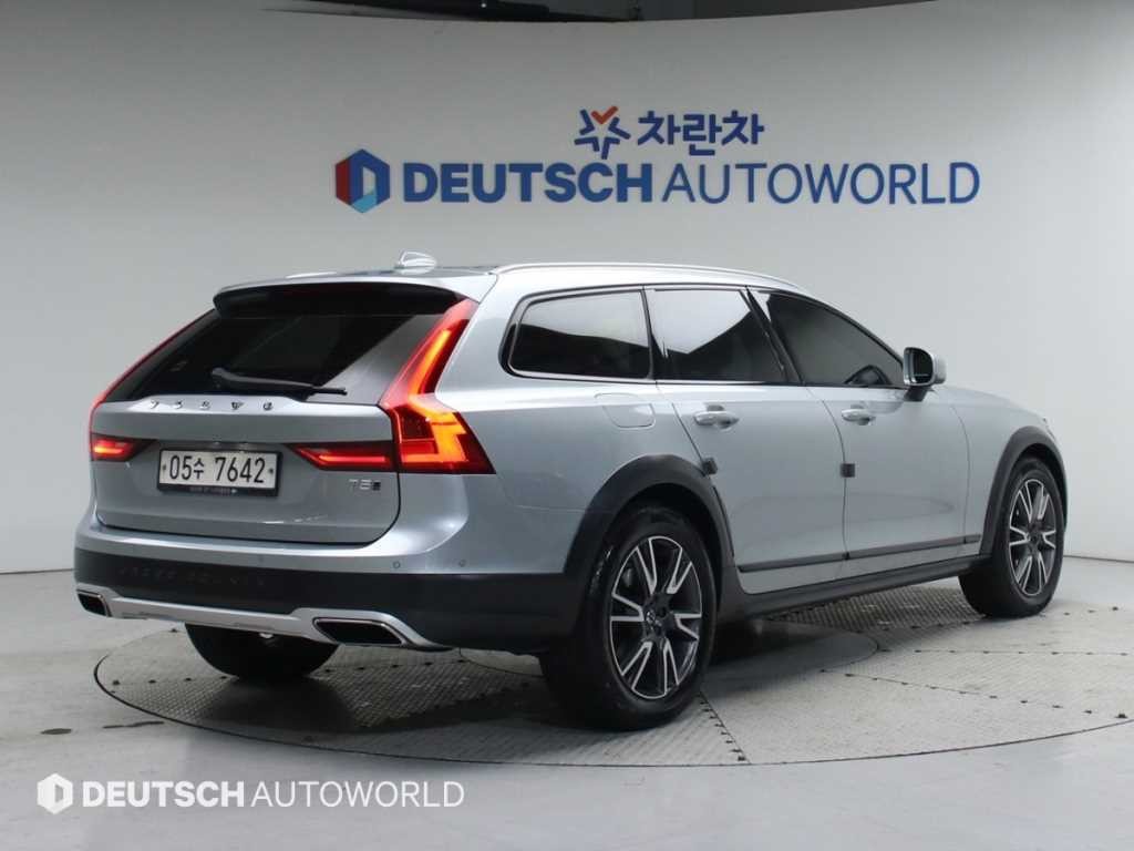 볼보 V90 V90 크로스컨트리 T5 AWD 이미지 2