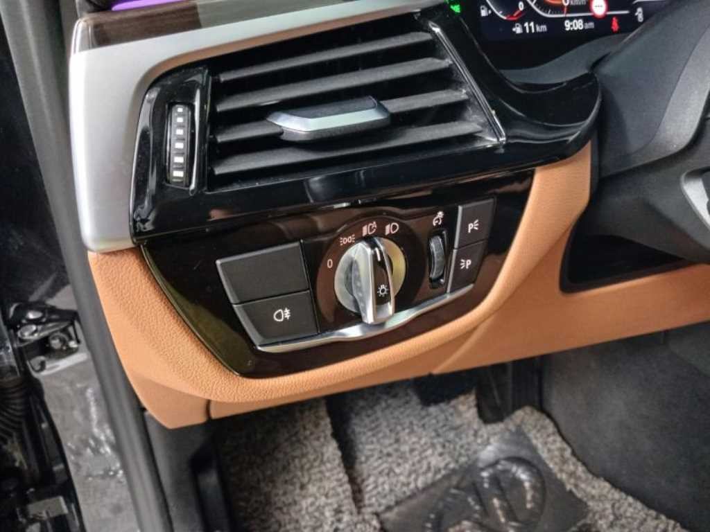 BMW 5시리즈 5시리즈 (G30) 520i 럭셔리 이미지 12