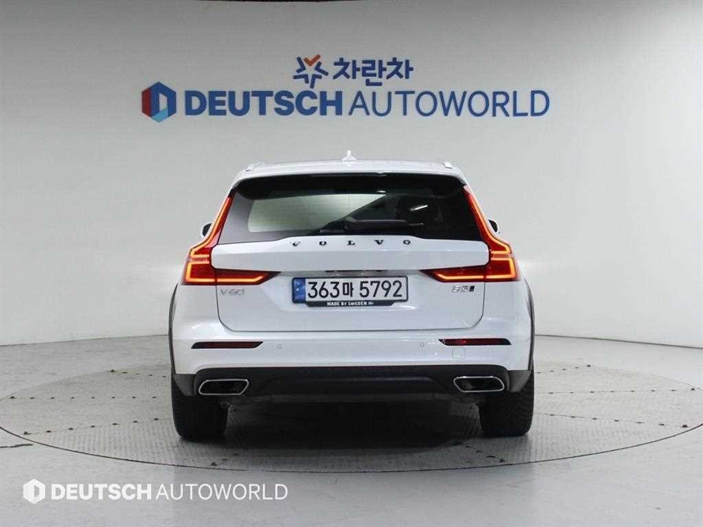 볼보 V60 V60 크로스 컨트리 2세대 2.0 B5 프로 AWD 이미지 4