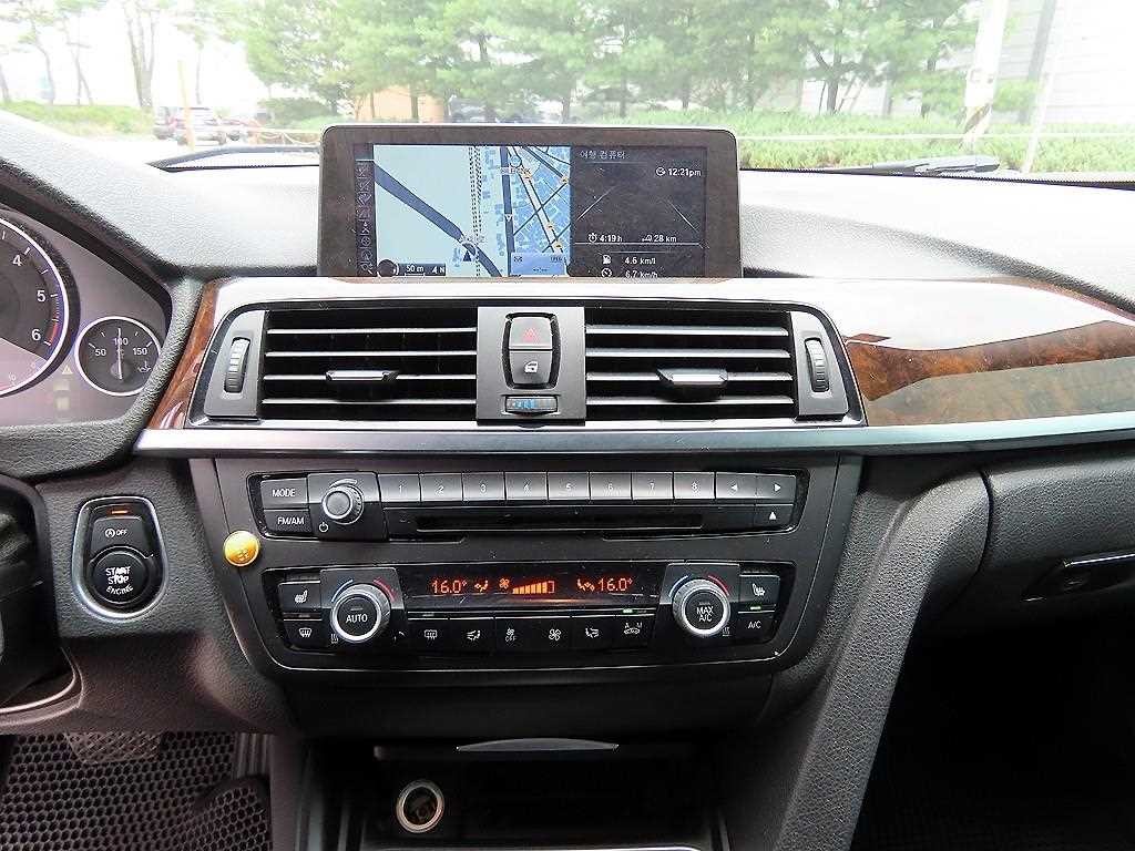 BMW 3시리즈 3시리즈 (F30) 320d 이미지 13
