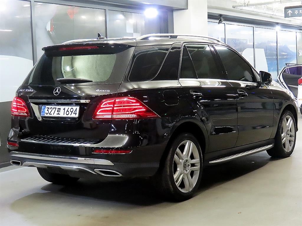 벤츠 GLE 클래스 GLE 클래스 W166 GLE 350 d 4MATIC 이미지 4