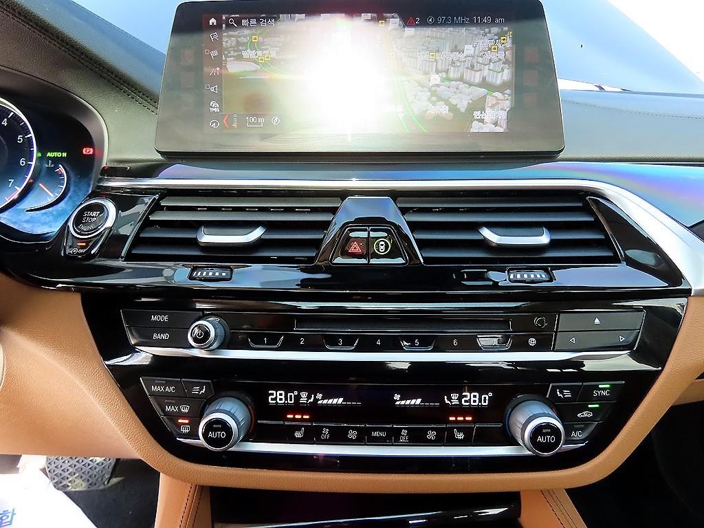 BMW 5시리즈 5시리즈 (G30) 520i 럭셔리 이미지 13