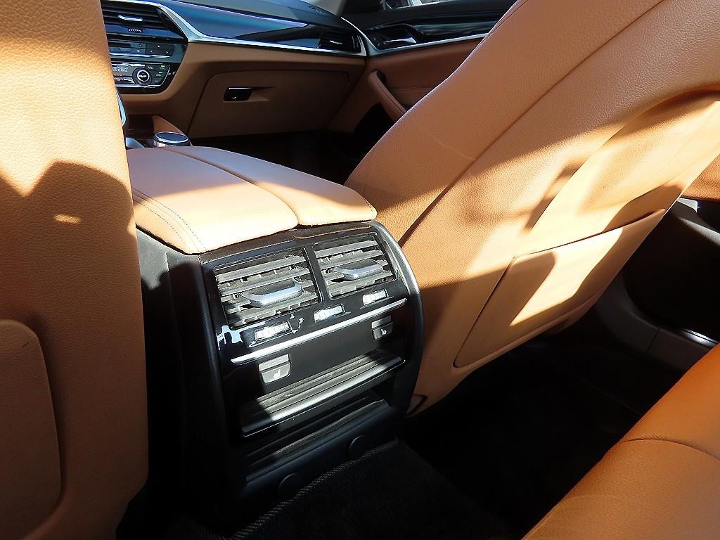 BMW 5시리즈 5시리즈 (G30) 520i 럭셔리 이미지 16