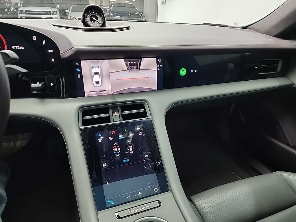 포르쉐 타이칸 GTS 이미지 10