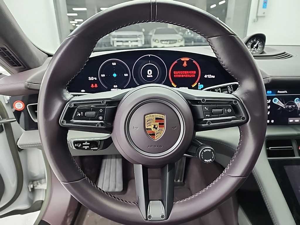 포르쉐 타이칸 GTS 이미지 9