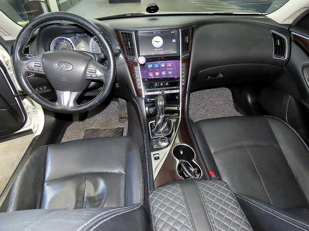 인피니티 Q Q50 2.2D 익스클루시브 이미지 10