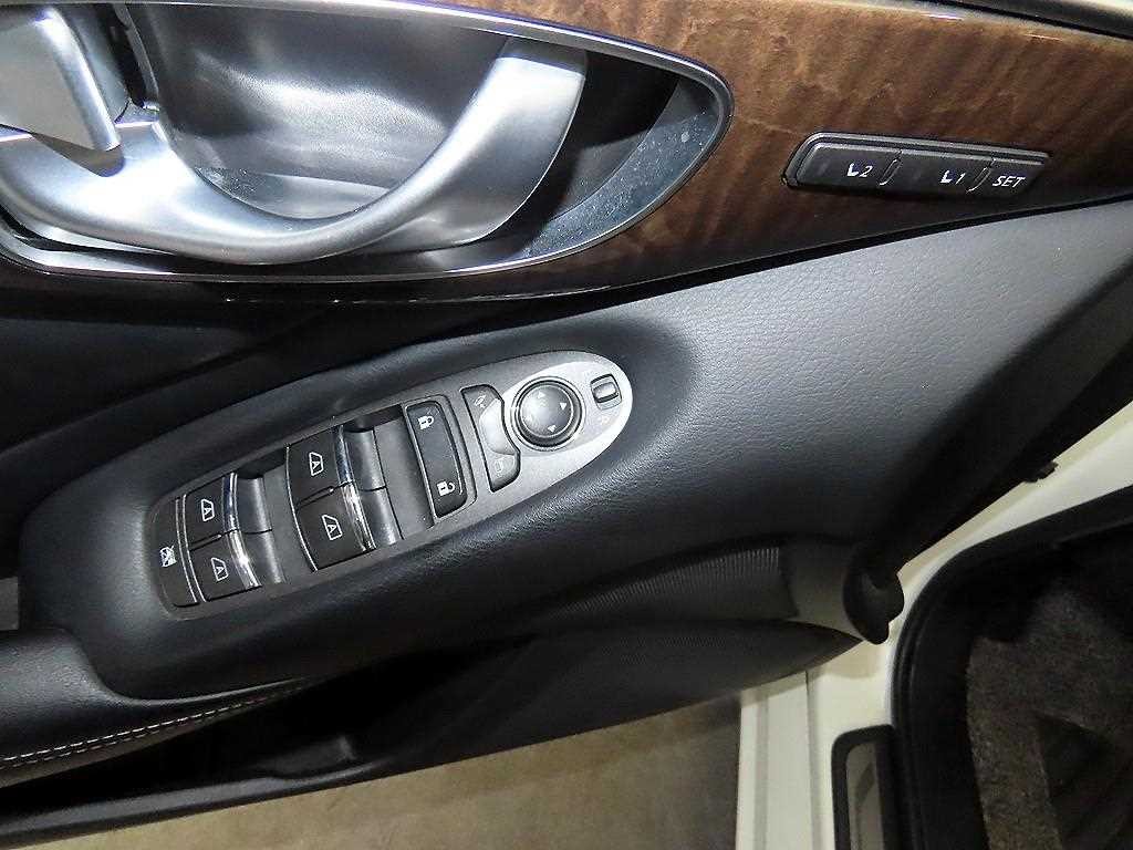 인피니티 Q Q50 2.2D 익스클루시브 이미지 13