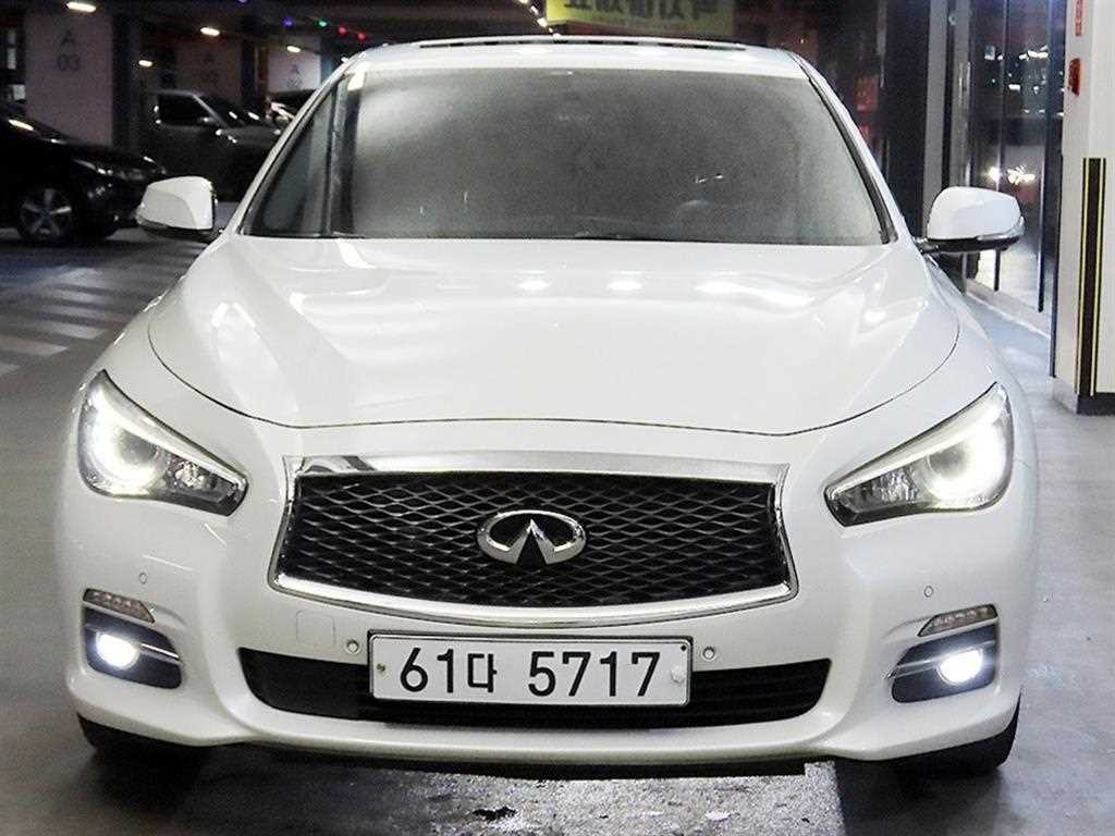인피니티 Q Q50 2.2D 익스클루시브 이미지 2