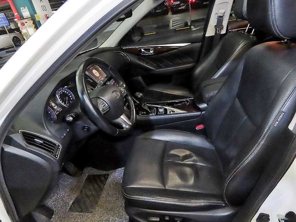 인피니티 Q Q50 2.2D 익스클루시브 이미지 6