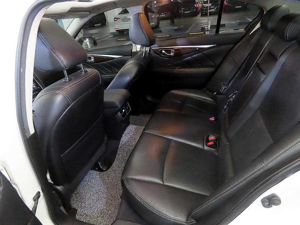 인피니티 Q Q50 2.2D 익스클루시브 이미지 7